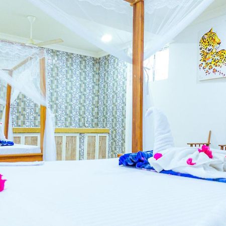 Sands Inn Hotel Pwani Mchangani Kültér fotó