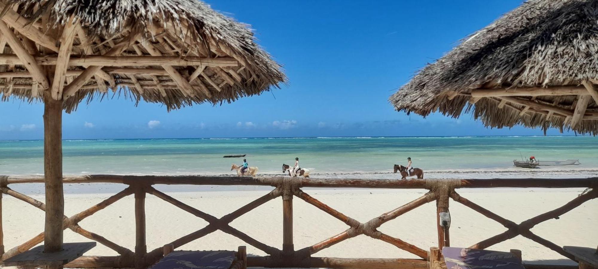 Sands Inn Hotel Pwani Mchangani Kültér fotó