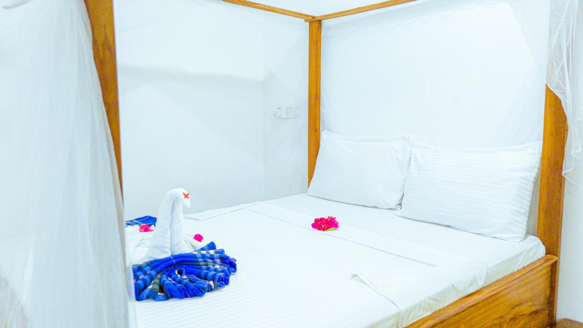 Sands Inn Hotel Pwani Mchangani Kültér fotó