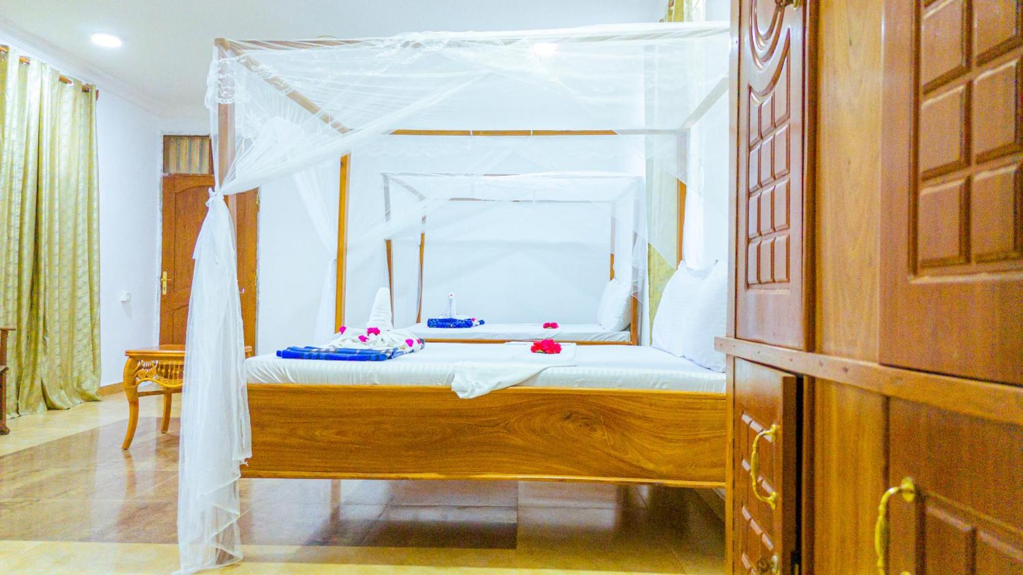 Sands Inn Hotel Pwani Mchangani Kültér fotó