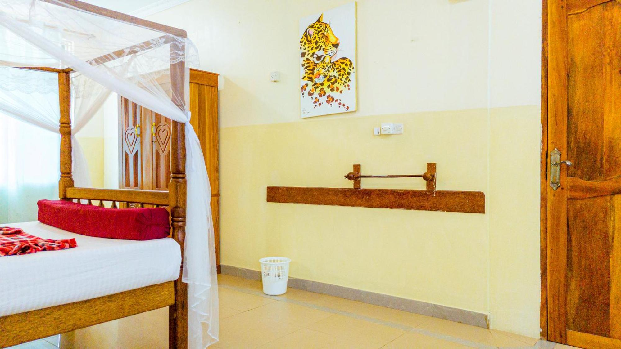 Sands Inn Hotel Pwani Mchangani Kültér fotó