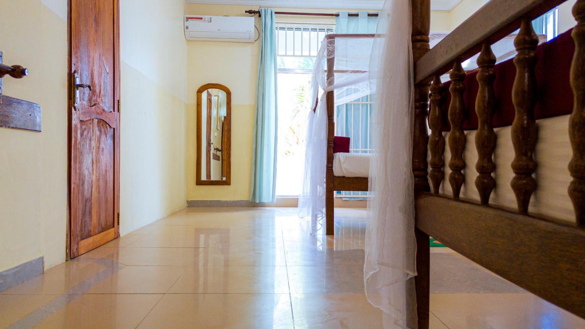 Sands Inn Hotel Pwani Mchangani Kültér fotó