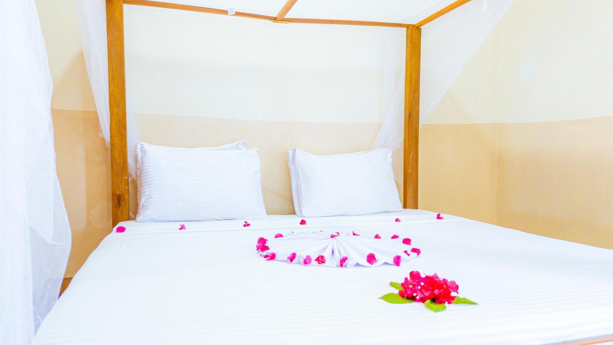 Sands Inn Hotel Pwani Mchangani Kültér fotó