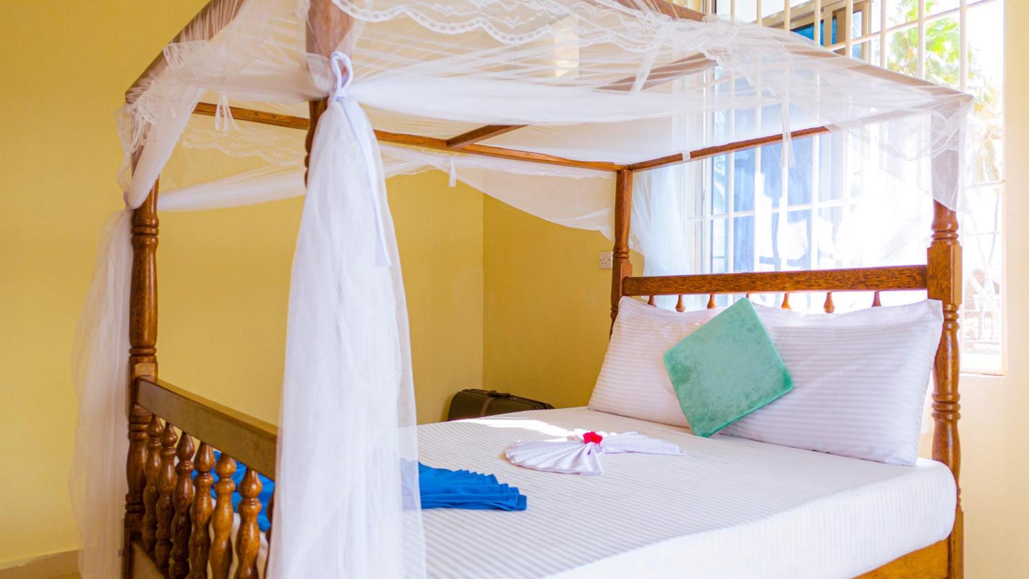 Sands Inn Hotel Pwani Mchangani Kültér fotó