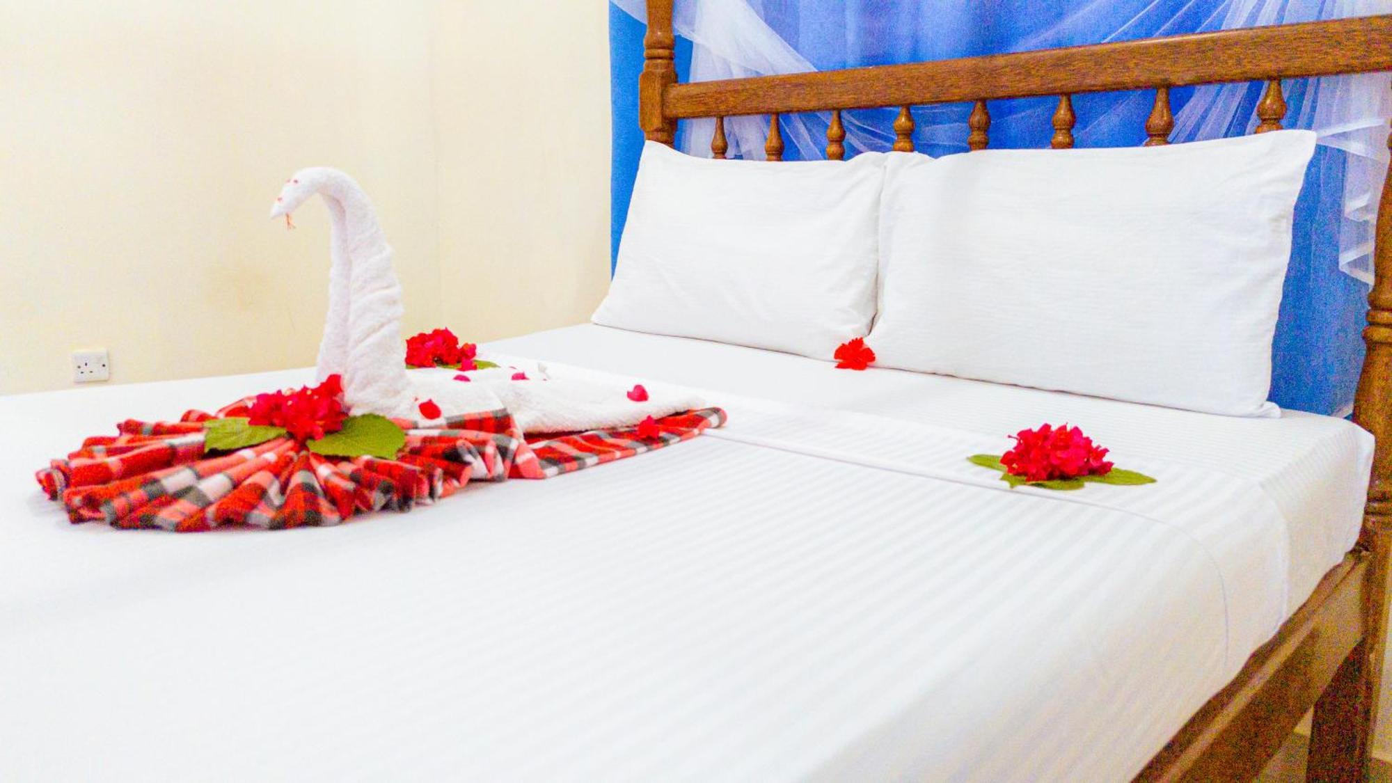 Sands Inn Hotel Pwani Mchangani Kültér fotó