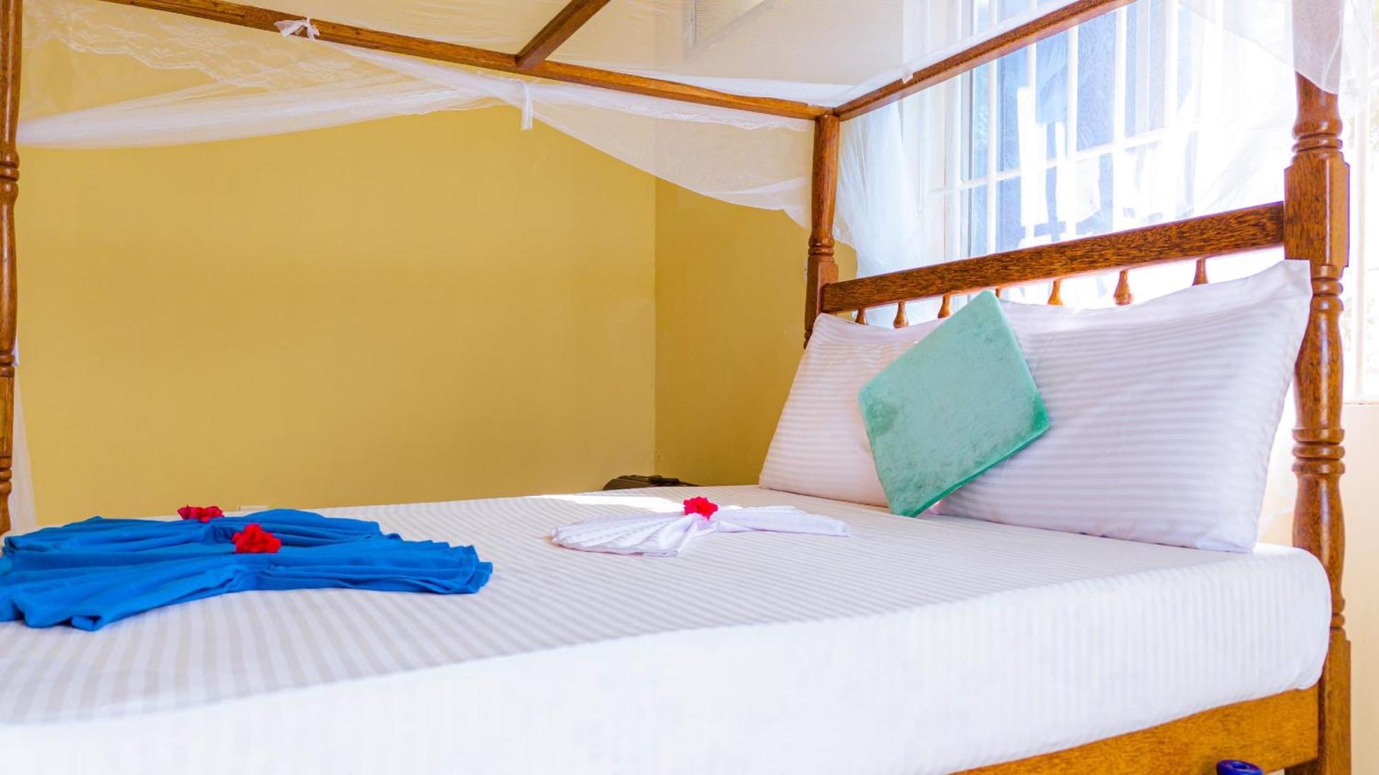 Sands Inn Hotel Pwani Mchangani Kültér fotó