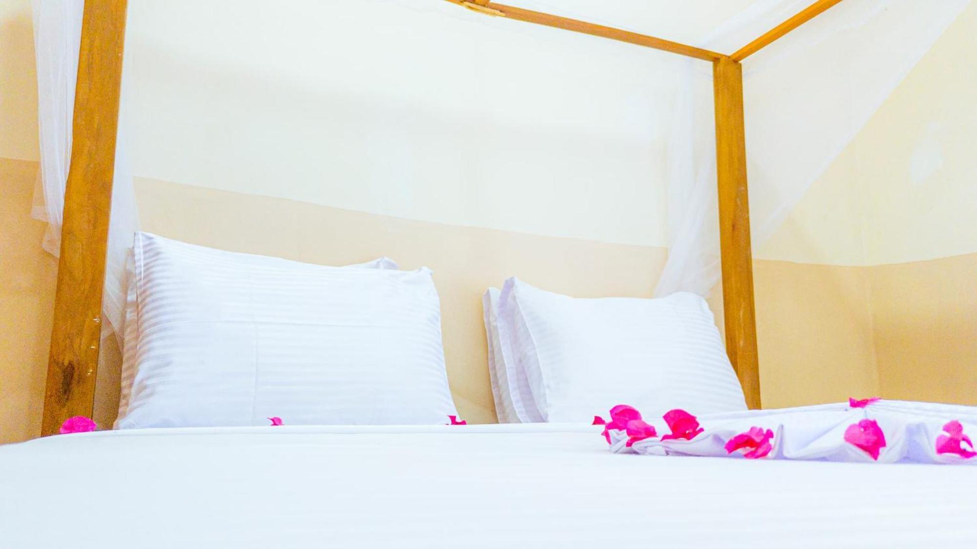 Sands Inn Hotel Pwani Mchangani Kültér fotó